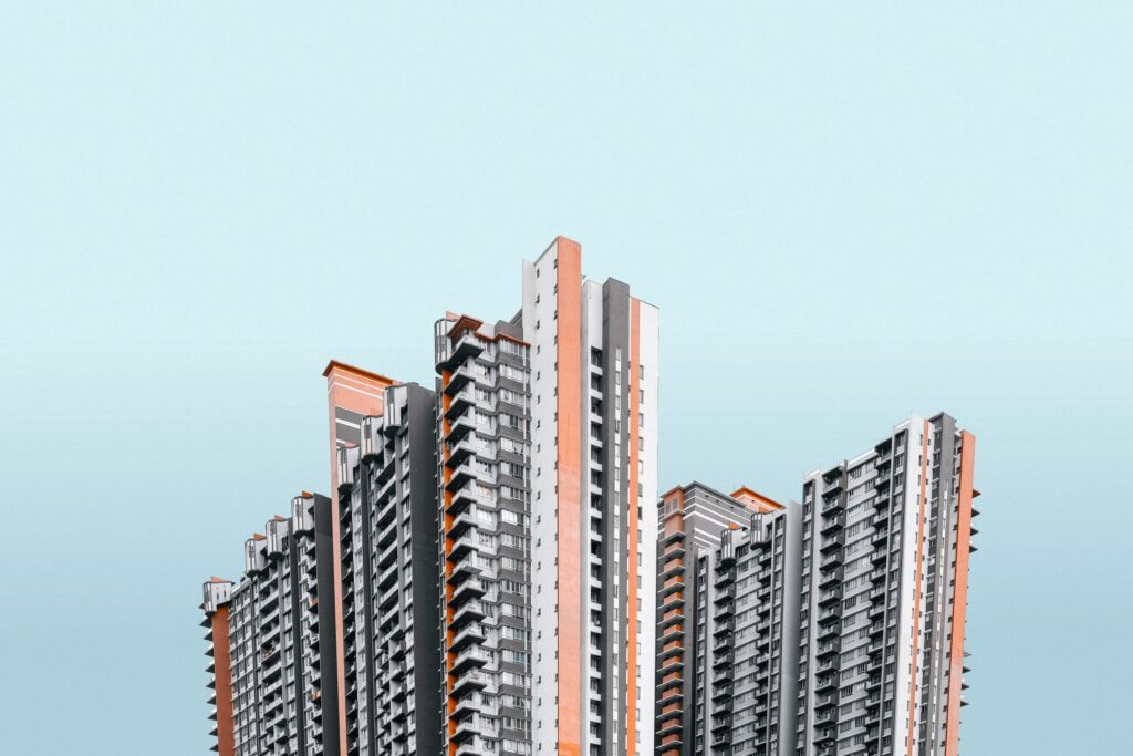 vendas-de-apartamentos-caem-no-trimestre-e-estoques-aumentam-–-papo-imobiliario
